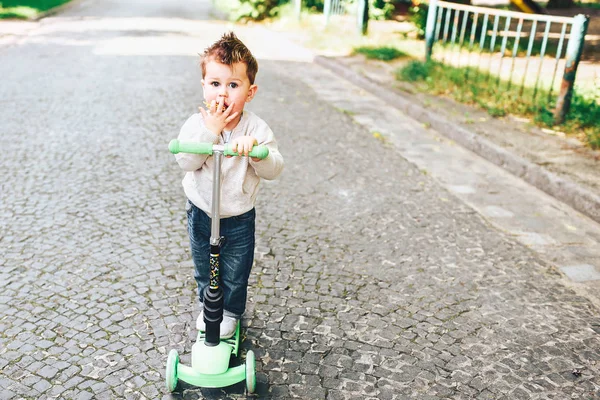 çok güzel bir çocuk