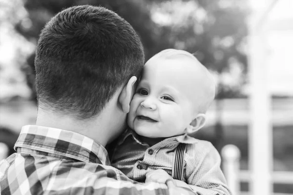 Happy young father with little son have fun outdoor in the park — Stock Photo, Image