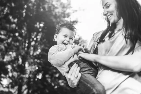 Mãe com seu filhinho — Fotografia de Stock