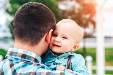 genç Baba ile oğlu