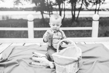 Şirin küçük çocuk.