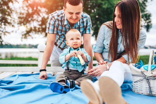 Anne ile küçük oğlu Park