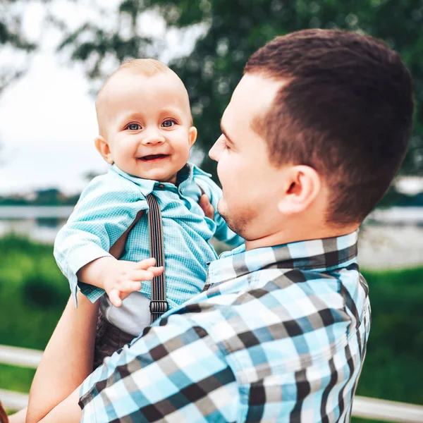 genç Baba ile oğlu