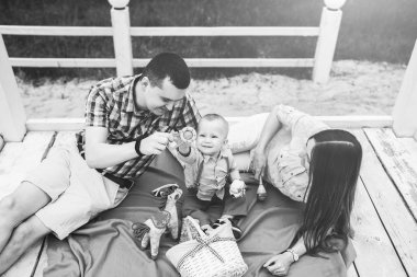 Anne ile küçük oğlu oynama 