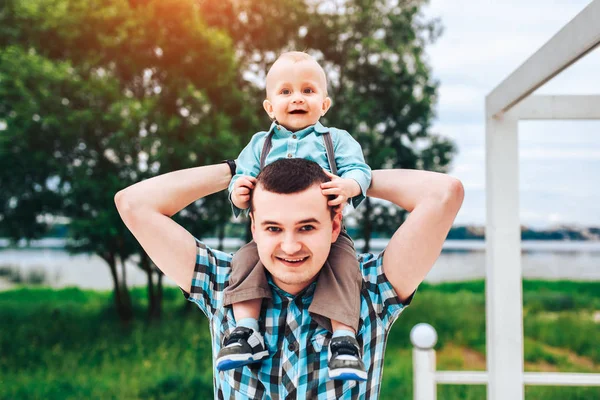 babası ile küçük oğlu