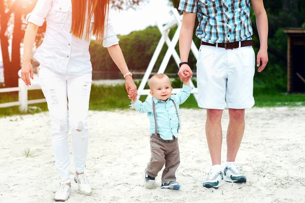 Anne ile oğlu açık oynayan 