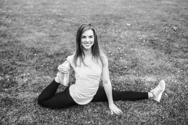 germe egzersizleri yaparken kız