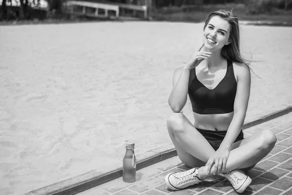 Menina desportiva relaxante — Fotografia de Stock