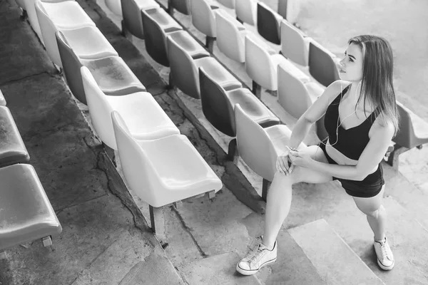 Brunette sportive fille séance d'entraînement — Photo