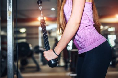 Spor salonunda kadın eğitimi