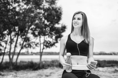 kadın eğitimden sonra açık rahatlatıcı