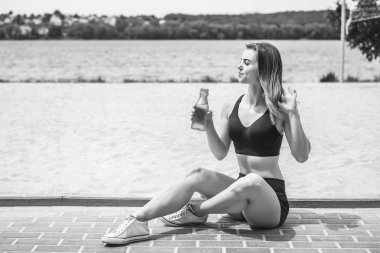 Sportif kadın içme suyu