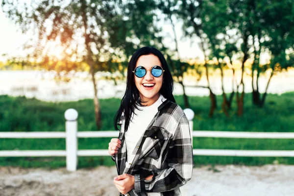 kadın parkta rahatlatıcı