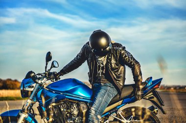 Adam spor motosiklet