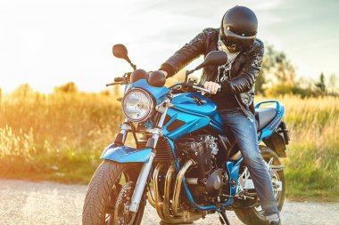 Adam spor motosiklet