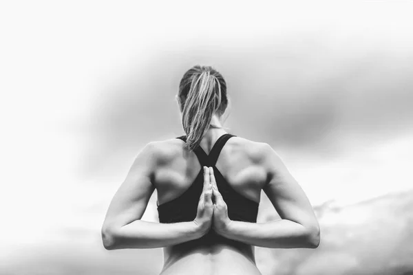 Girl stretching back outdoor — Stock Photo, Image