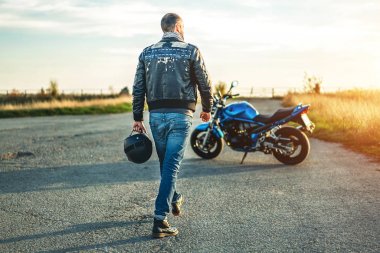 Adam spor motosiklet açık 