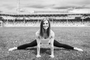 esmer sportif kız egzersiz 