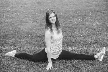 esmer sportif kız egzersiz açık