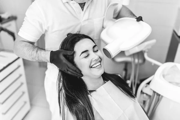 Dentist making x-ray for the patient — Stock Photo, Image