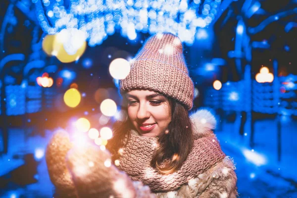 Pretty Girl Winter Clothes Street Christmas Lights — Stock Photo, Image