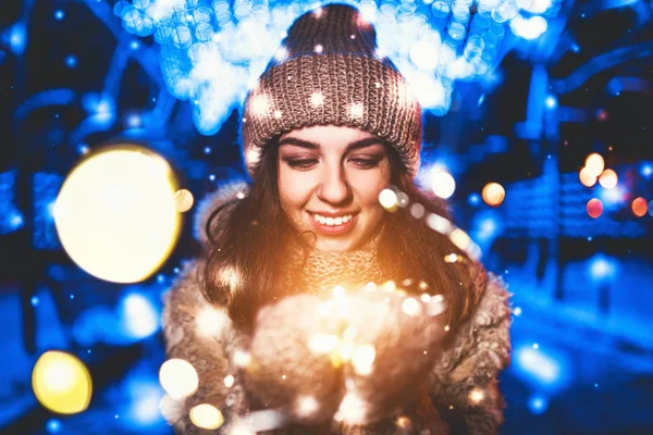 Pretty Girl Winter Clothes Street Christmas Lights — Stock Photo, Image