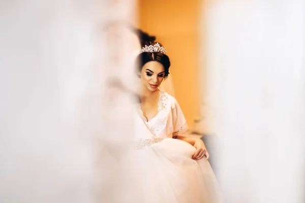 Smiling Bride Dressing Wedding Ceremony — Stock Photo, Image