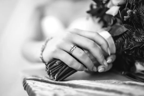 Close View Bride Hand Ring Bouquet Flowers — Stock Photo, Image