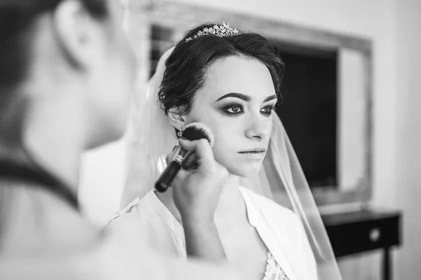 Wediing 前に化粧の美しい花嫁 — ストック写真