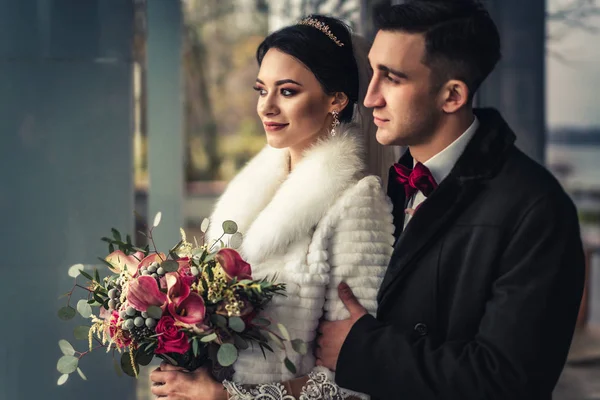 Vackra Bröllop Par Utomhus — Stockfoto