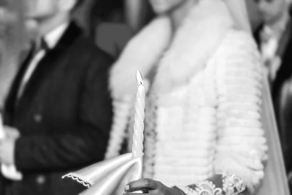 Ceremonia Boda Iglesia Con Vela Las Manos — Foto de Stock