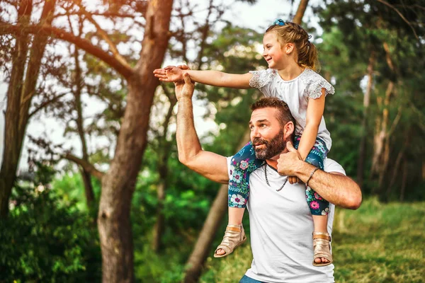 Padre con figlia divertirsi — Foto Stock