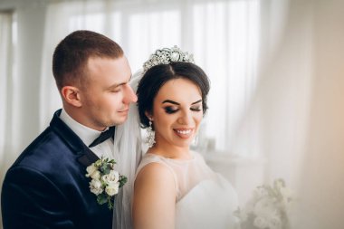 Genç ve güzel düğün çifti