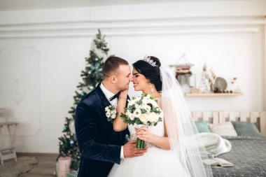 Genç ve güzel düğün çifti