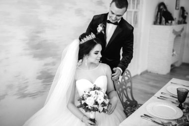 Genç ve güzel düğün çifti