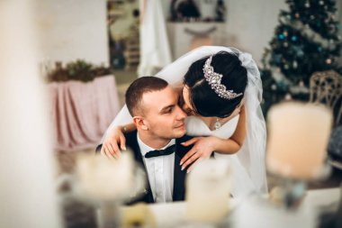 Genç ve güzel düğün çifti