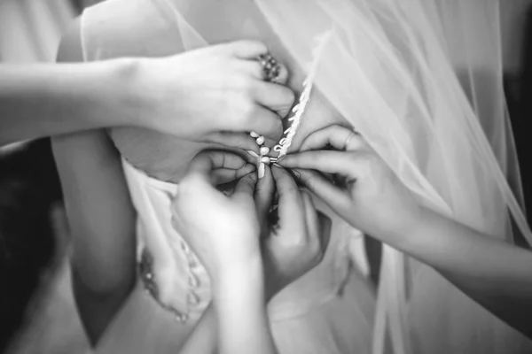 Bela Noiva Vestir Antes Cerimônia Casamento — Fotografia de Stock