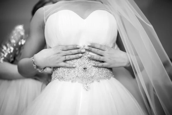 Bella Sposa Vestirsi Prima Della Cerimonia Nuziale — Foto Stock