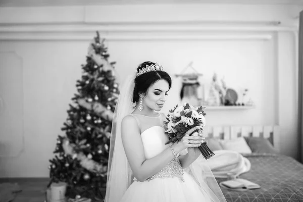 Красивая Молодая Невеста Свадебным Букетом — стоковое фото
