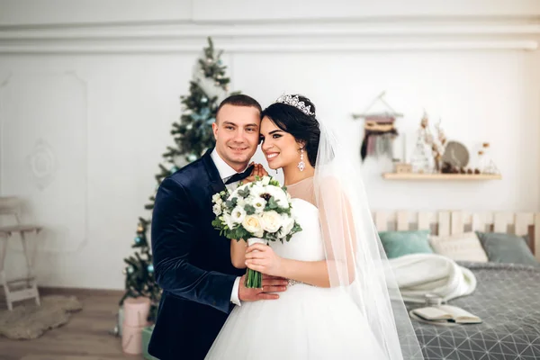 Pretty Young Wedding Couple — Stock Photo, Image