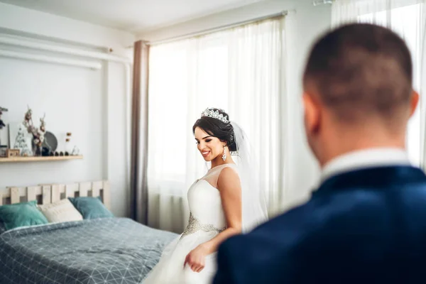 Pretty Lovely Wedding Couple — Stock Photo, Image