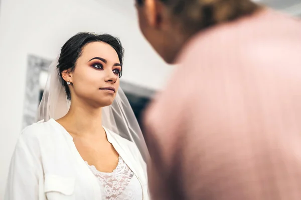 Hermosa Novia Maquillaje Antes Wediing —  Fotos de Stock