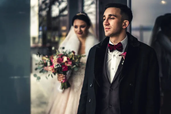 Bonita Boda Pareja Aire Libre — Foto de Stock