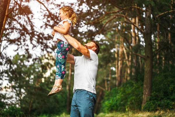 Pai Com Sua Filha Divertir Livre — Fotografia de Stock