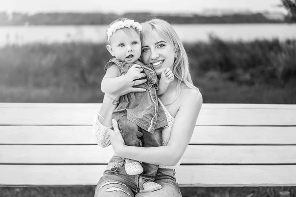 Happy Mother Her Little Daughter Playing Outdoor — Stock Photo, Image