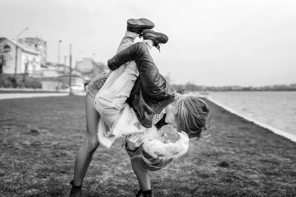 Mother Her Little Daughter Have Fun Outdoor — Stock Photo, Image