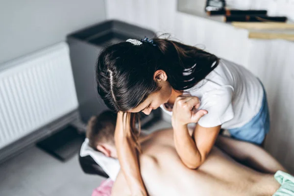 A woman physiotherapist doing back massage for a man in the medi — Stock Photo, Image