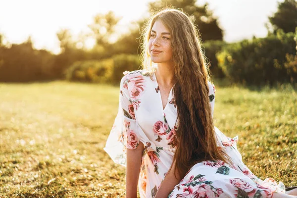 Young Girl Long Curly Hair Brunette Face Freckles Makeup Green — Stock Photo, Image