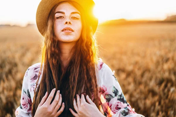 Portrait Beautiful Young Woman Curly Hair Freckles Face Woman Dress — Stock Photo, Image