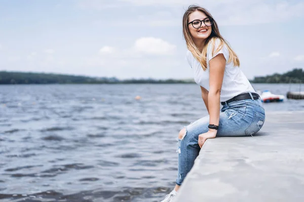 Young Woman Long Hair Stylish Glasses Posing Concrete Shore Lake — Stock Photo, Image